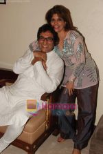 Talat Aziz at Saurabh Daftary and Smita Parekh_s mehfil in Marine Drive on 13th May 2010 (26).JPG